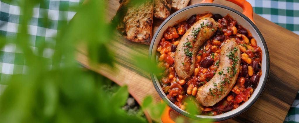 Recept:  Kovbojské fazule s grilovanou klobáskou